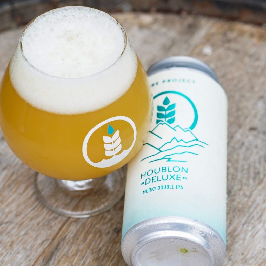 Can and pour of Houblon Deluxe