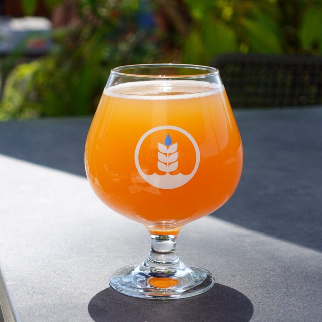 Pour of Heirloom Pomme